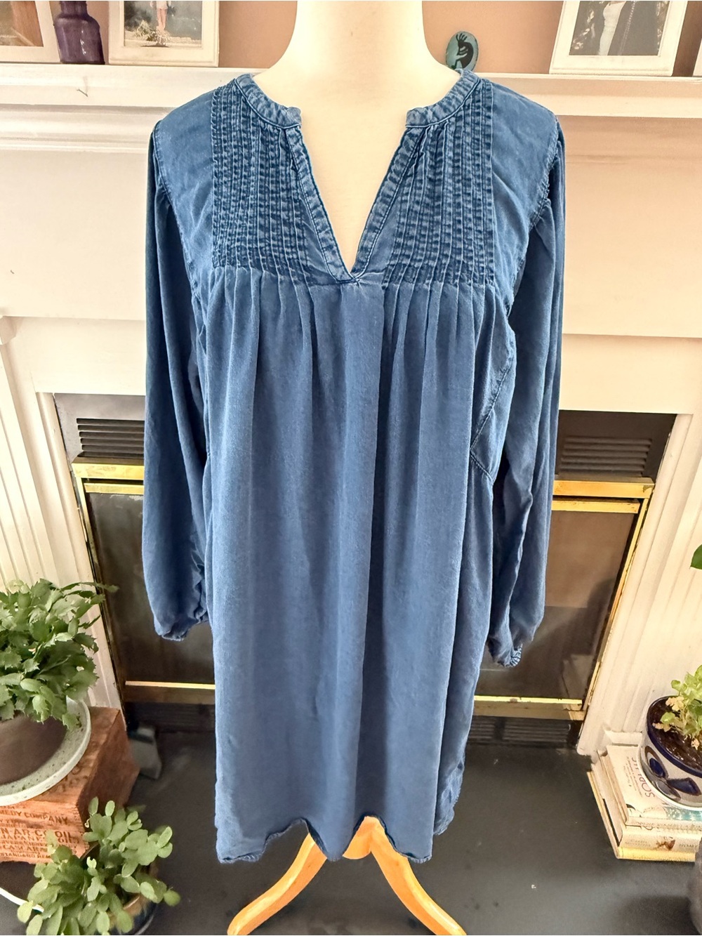 Women's Blue Pintuck V-Neck Long Sleeve Chambray Dress XL